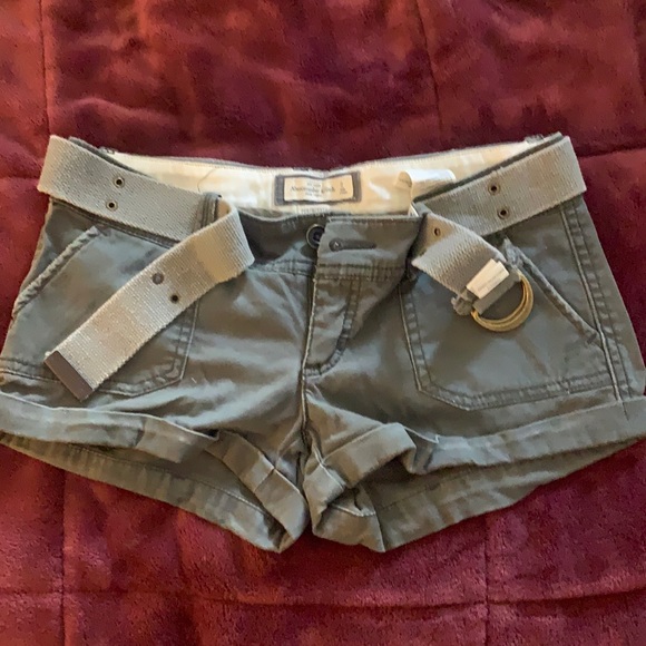 Army Green Abercrombie & Fitch shorts with belt - Picture 1 of 4